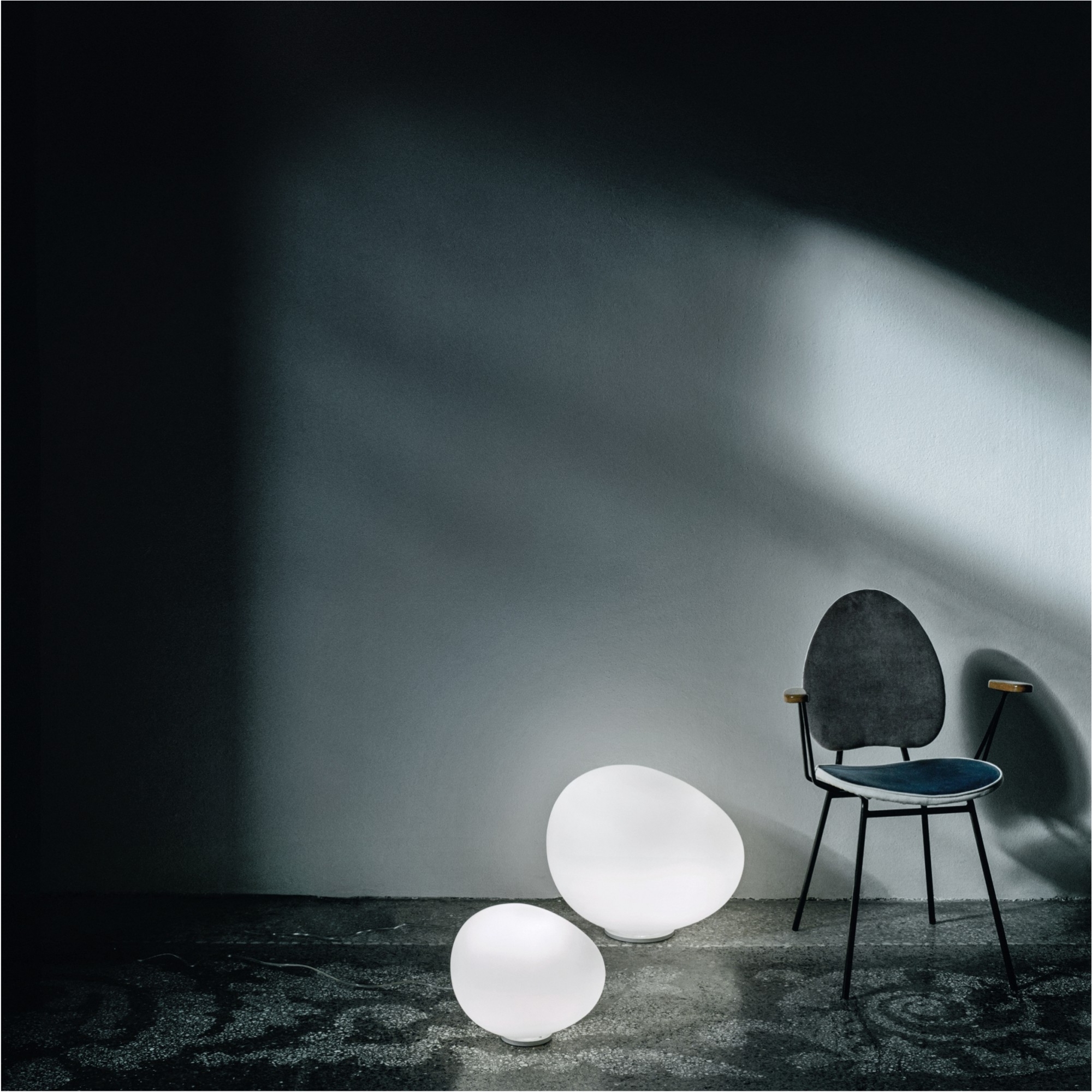 Lampada da tavolo Satellight con touch dimmer di Foscarini in vetro  soffiato, 285021D-15 Foscarini