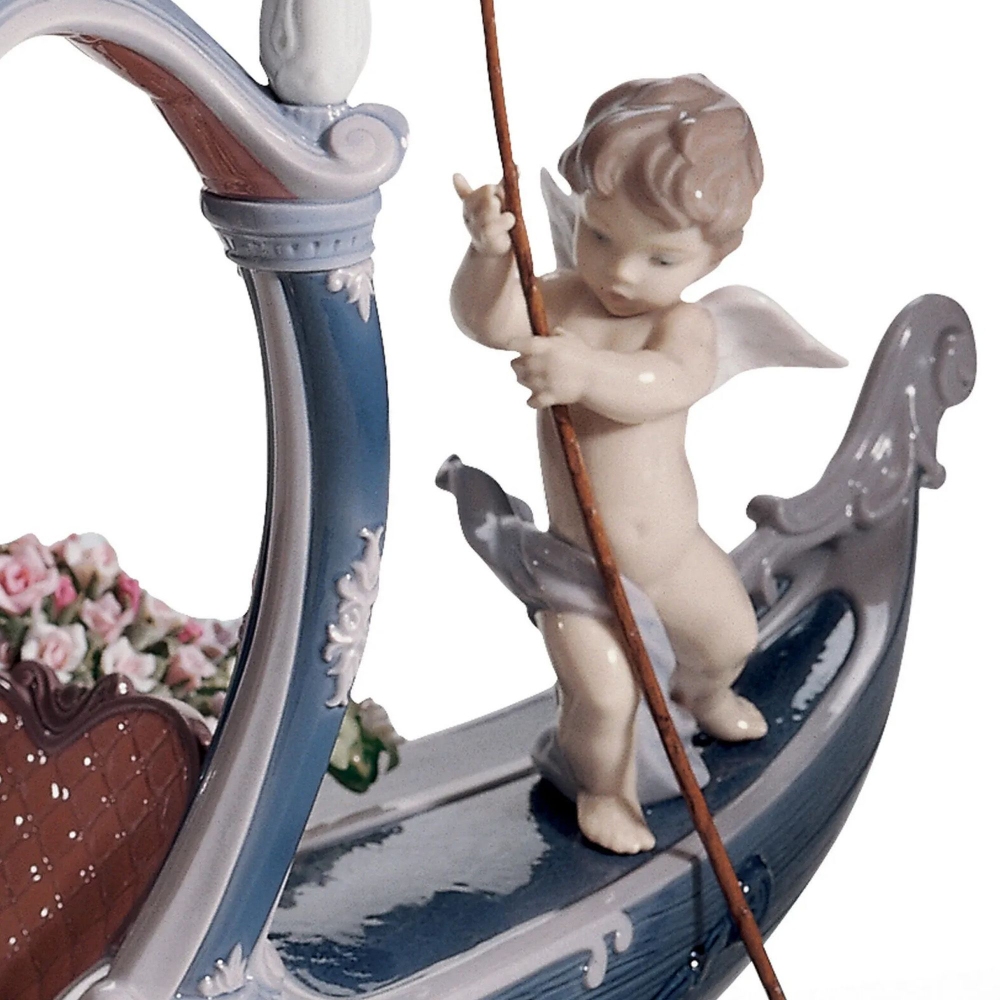 https://www.newpop.it/310816-large_default/Lladr-Gondola-Of-Love-sculpture-Limited-Edition.jpg