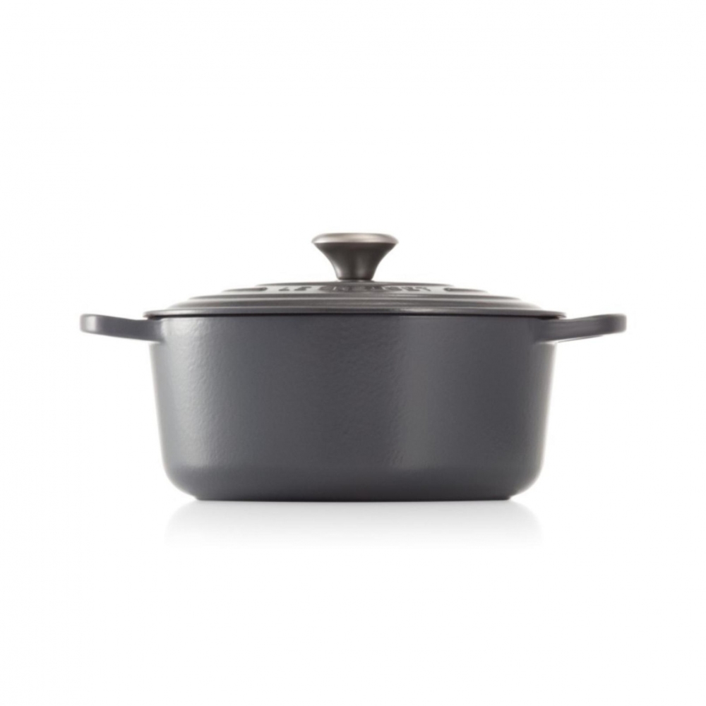 Le Creuset Evolution round casserole...